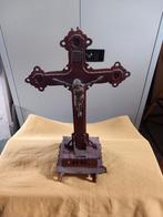 Houten kruisbeeld staand. Circa 50 -75 jaar oud., Ophalen of Verzenden