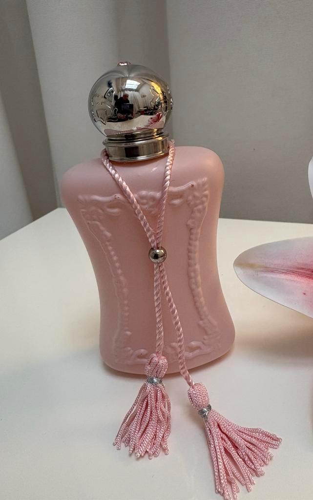 Parfums de Marly Paris - Delina, Eau de Parfum, Sieraden, Tassen en Uiterlijk, Uiterlijk | Parfum, Zo goed als nieuw, Ophalen of Verzenden