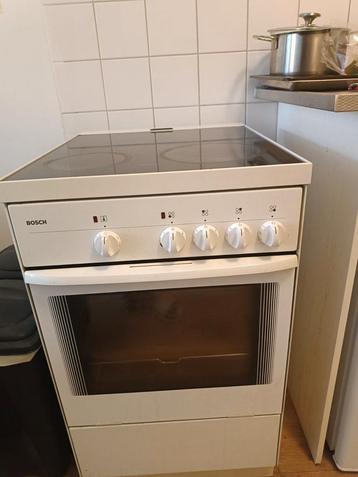 Bosch Oven met Keramische Kookplaat beschikbaar voor biedingen