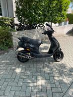 Zip 70cc op brom plaat lichte schade, Fietsen en Brommers, Scooters | Piaggio, Tweetakt, Maximaal 45 km/u, Ophalen of Verzenden
