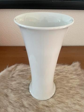 Prachtige antieke porseleinen Hutschenreuther vaas 28 cm wit beschikbaar voor biedingen