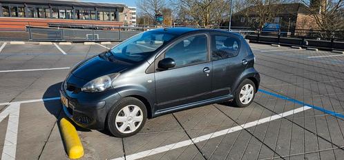 Toyota Aygo 1.0 12V Vvt-i 5DRS 2010 Grijs  Airco, Auto's, Toyota, Particulier, Aygo, Benzine, A, Hatchback, Handgeschakeld, Origineel Nederlands