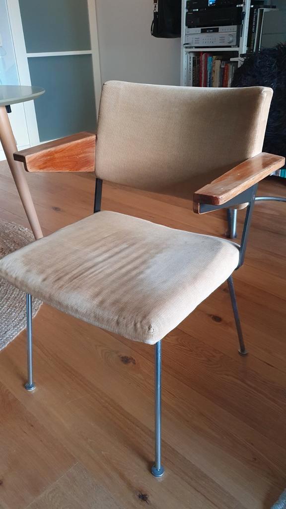 4 Gispen Cordemeyer 1445 stoelen - opknappers, Huis en Inrichting, Stoelen, Gebruikt, Vier, Hout, Metaal, Stof, Overige kleuren