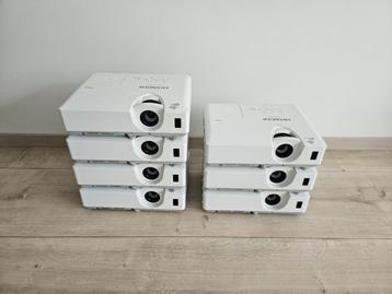 Partij: Hitachi CP-WX3530WN Beamer, 3700 Lumens / LEES ADVER beschikbaar voor biedingen