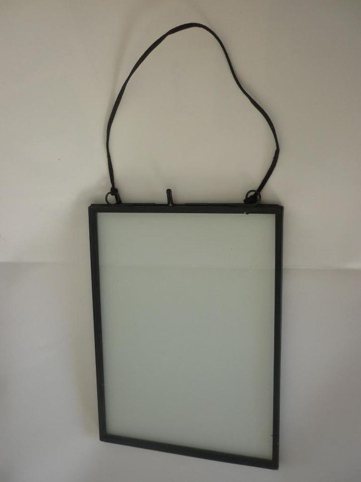 Fotolijstje hangend / Fotolijst zwart metaal / display, Audio, Tv en Foto, Fotografie | Fotolijsten, Gebruikt, Ophalen of Verzenden