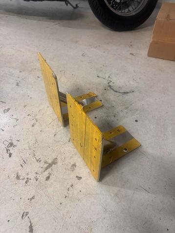 Zware RVS Davids Steunhouders beschikbaar voor biedingen