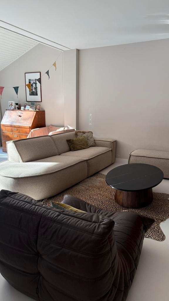 Nieuwe Fest Amsterdam Edge bank + poef, Huis en Inrichting, Banken | Bankstellen, Nieuw, Rechte bank, Vierpersoons of meer, 250 tot 300 cm