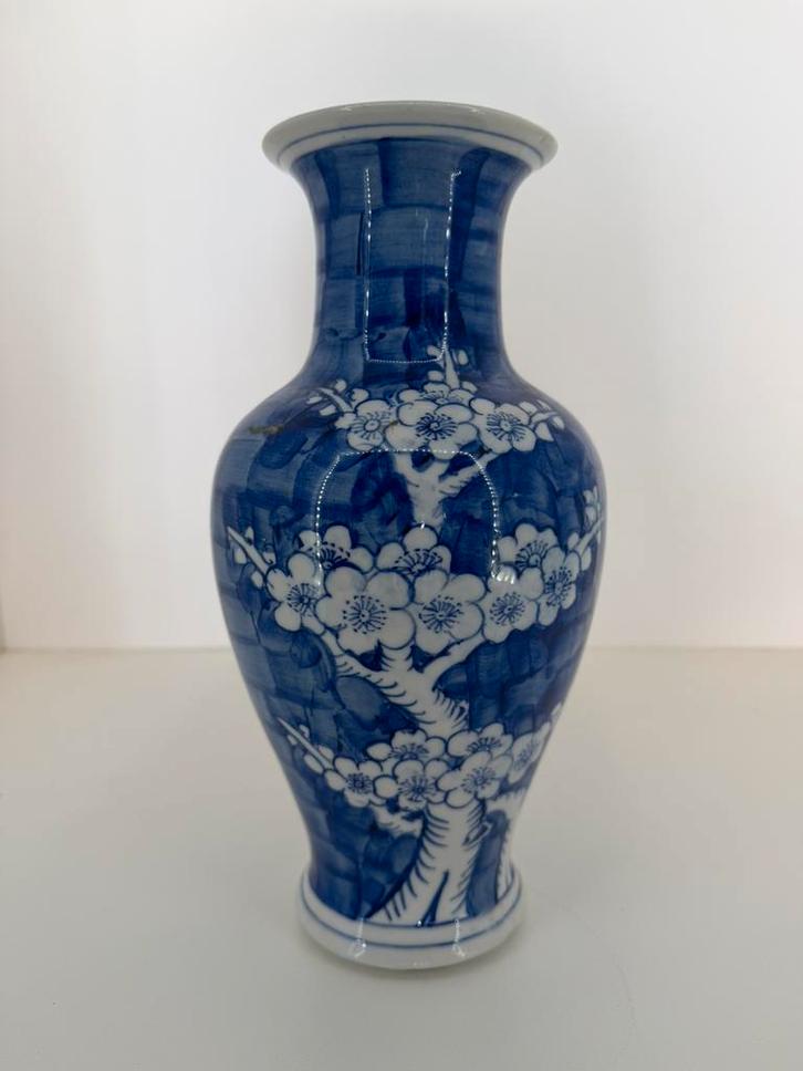 Blauw-witte prunus vaas – 32 cm, Antiek en Kunst, Antiek | Vazen, Ophalen of Verzenden