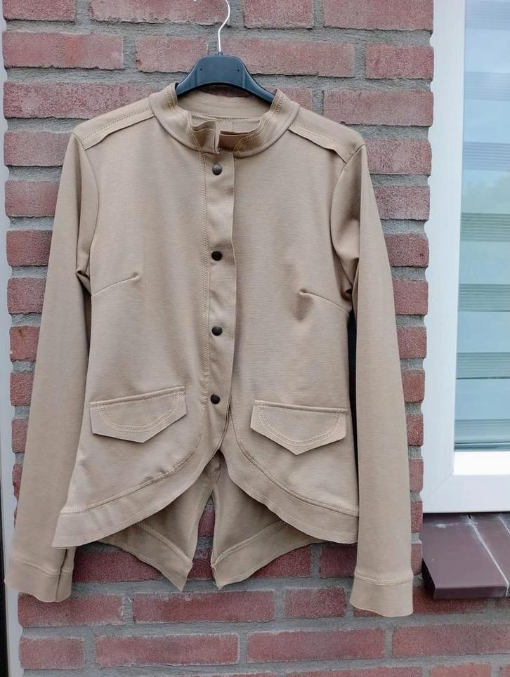 Stretch! Stijlvolle prachtige blazer van Italy, S camel, Kleding | Dames, Jasjes, Kostuums en Pakken, Zo goed als nieuw, Jasje
