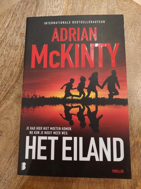 Adrian McKinty - Het eiland, Boeken, Thrillers, Nieuw, Nederland, Ophalen of Verzenden