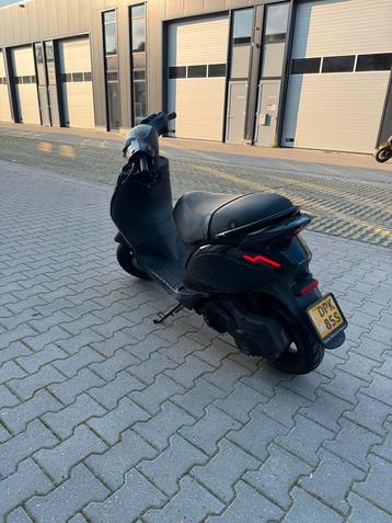 Piaggio Zip 80cc (2019) – Veel extras & dikke sound beschikbaar voor biedingen