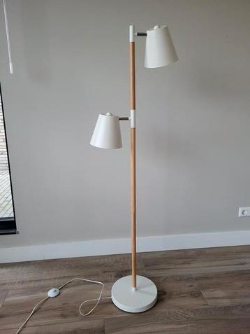 Zuiver vloerlamp beschikbaar voor biedingen