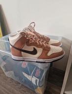 Nike dunk high dusted clay maat 41 nieuw! € 120, Ophalen of Verzenden, Nieuw, Sneakers of Gympen