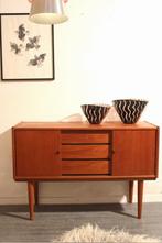 Deens teakhouten kastje / tv kastje uit de jaren 60, Huis en Inrichting, Kasten | Ladekasten, Gebruikt, -, Mid century Deens design
