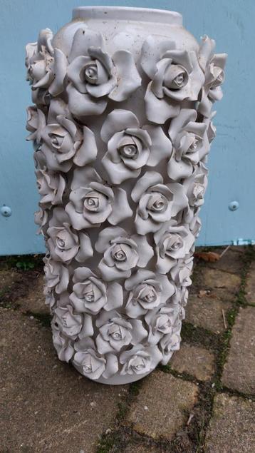 vaas beschikbaar voor biedingen