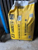 1,5 zakken lijm plus blokken, Ophalen