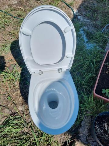 Sanindusa Toilet - Compleet beschikbaar voor biedingen