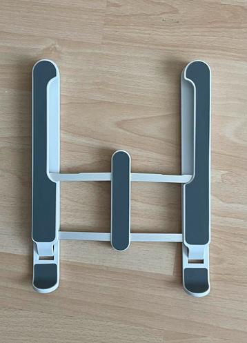 Laptopstandaard beschikbaar voor biedingen