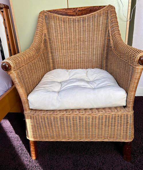 Rotan fauteuil met kussen, Huis en Inrichting, Fauteuils, Zo goed als nieuw, 50 tot 75 cm, Minder dan 75 cm, Ophalen