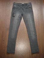 NIEUW!! Licht grijze skinny broek met leuke details maat 158, Broek, Meisje, Nieuw, Ophalen of Verzenden