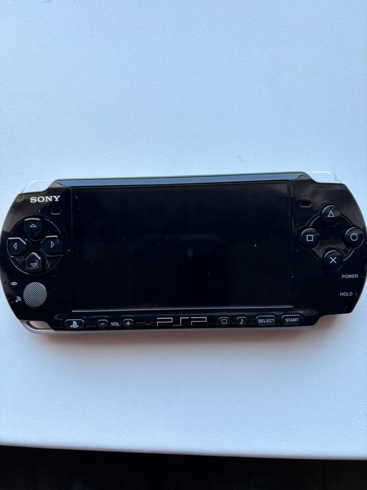 Te koop Sony PSP 3004, Spelcomputers en Games, Spelcomputers | Sony PSP, Zo goed als nieuw, Zwart, Met games, Ophalen