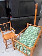 Houten poppenbedje met stoel en beddengoed, Ophalen of Verzenden, Gebruikt, Overige typen
