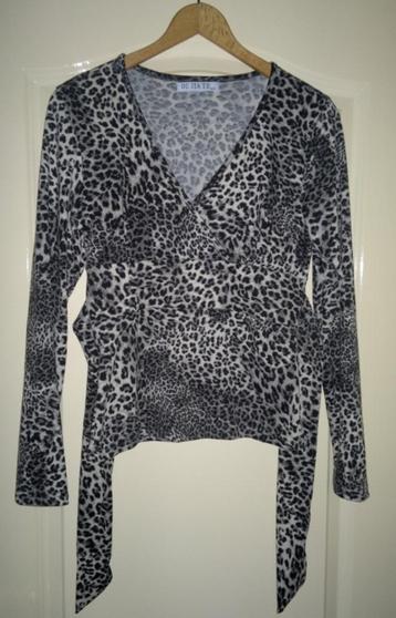 Grijs panter shirt met strikje a.d. achterkant, maat S/M beschikbaar voor biedingen