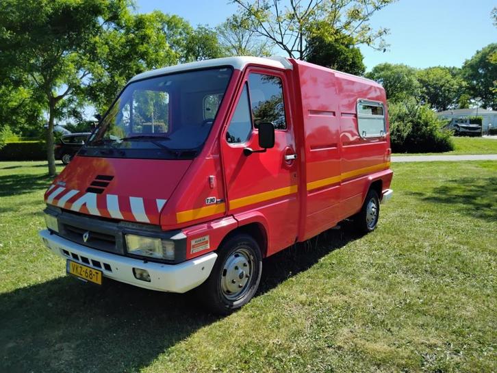 BRANDWEERBUS  Ambulance RENAULT  - BJ. ’95 BENZINE 83045 km, Auto's, Oldtimers, Particulier, Renault, Benzine, Overige carrosserieën