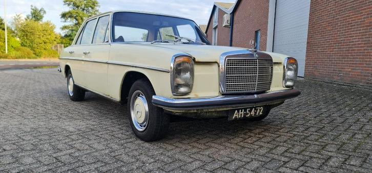 Mercedes-Benz 200-Serie 2.2 220 D 1971 Wit, Auto's, Mercedes-Benz, Particulier, 200-Serie, Diesel, Euro 1, Sedan, Handgeschakeld