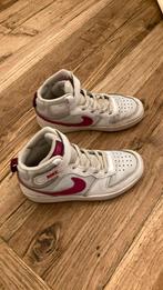 Nike maat 32 roze wit, Sport en Fitness, Basketbal, Schoenen, Gebruikt, Ophalen of Verzenden