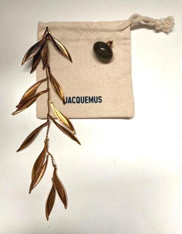 Nieuwe Jacquemus olijf en olijftak oorbellen beschikbaar voor biedingen