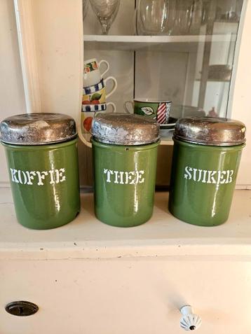 3 bussen koffie, thee, suiker,  emaille, brocante beschikbaar voor biedingen