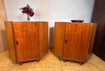 Gratis bezorging!Mid century retro vintage teak hoekkasten60 beschikbaar voor biedingen