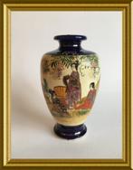 Oud Japans vaasje, gesigneerd Kusube, Satsuma, geisha, Ophalen of Verzenden