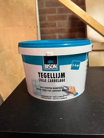 Tegellijm BISON - 4kg - 2-4m2 beschikbaar voor biedingen
