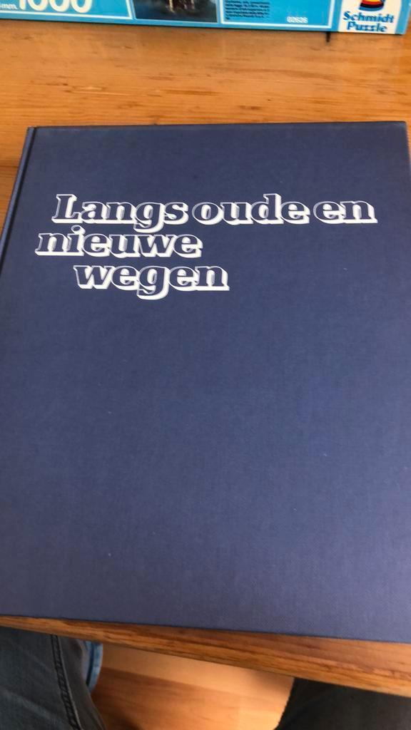 Langs oude en niewe wegen - Herman Besselaar, Boeken, Reisgidsen, Nieuw, Fiets- of Wandelgids, Europa, Overige merken, Ophalen of Verzenden