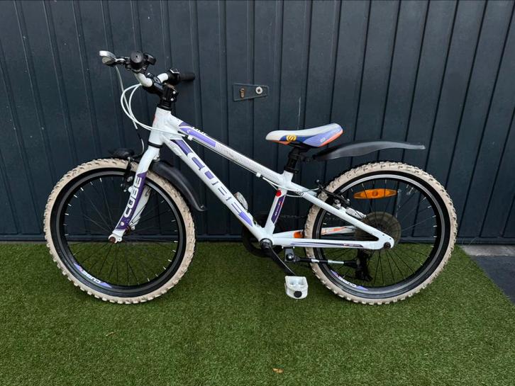 Cube Kid 200 Girl - 20 inch - MTB mountainbike kids 🤍💜, Fietsen en Brommers, Fietsen | Meisjes, Zo goed als nieuw, 20 inch, Handrem