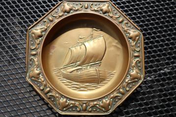 koperen bord met schip boot koper beschikbaar voor biedingen
