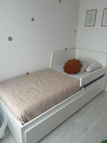 Bedbank ikea. + 2 matrassen + zijsteun. beschikbaar voor biedingen