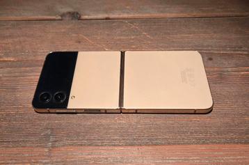 Samsung Galaxy Z Flip 4 - 128GB Goud beschikbaar voor biedingen