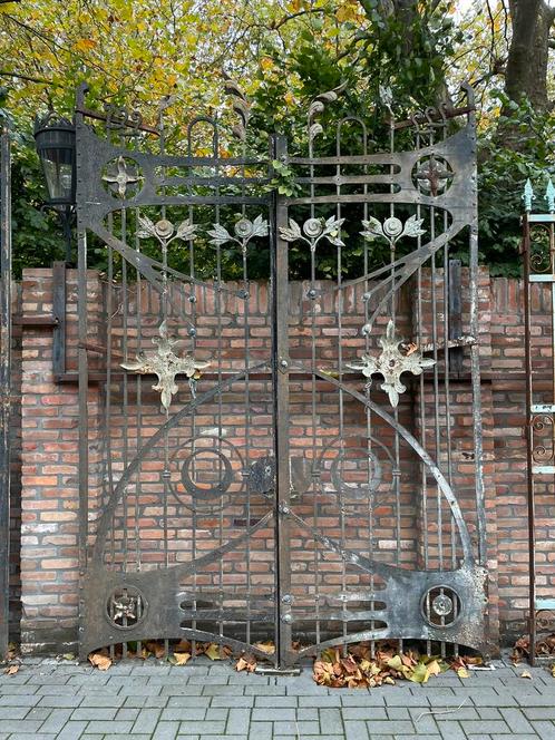 Antieke zwarte smeedijzeren Jugendstil poort., Tuin en Terras, Tuinpoorten, Draaipoort, Ophalen of Verzenden