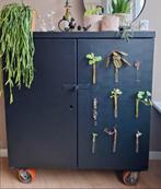 Stoere industriële elektriciteitskast met planken, Ophalen, 25 tot 50 cm, 100 tot 150 cm