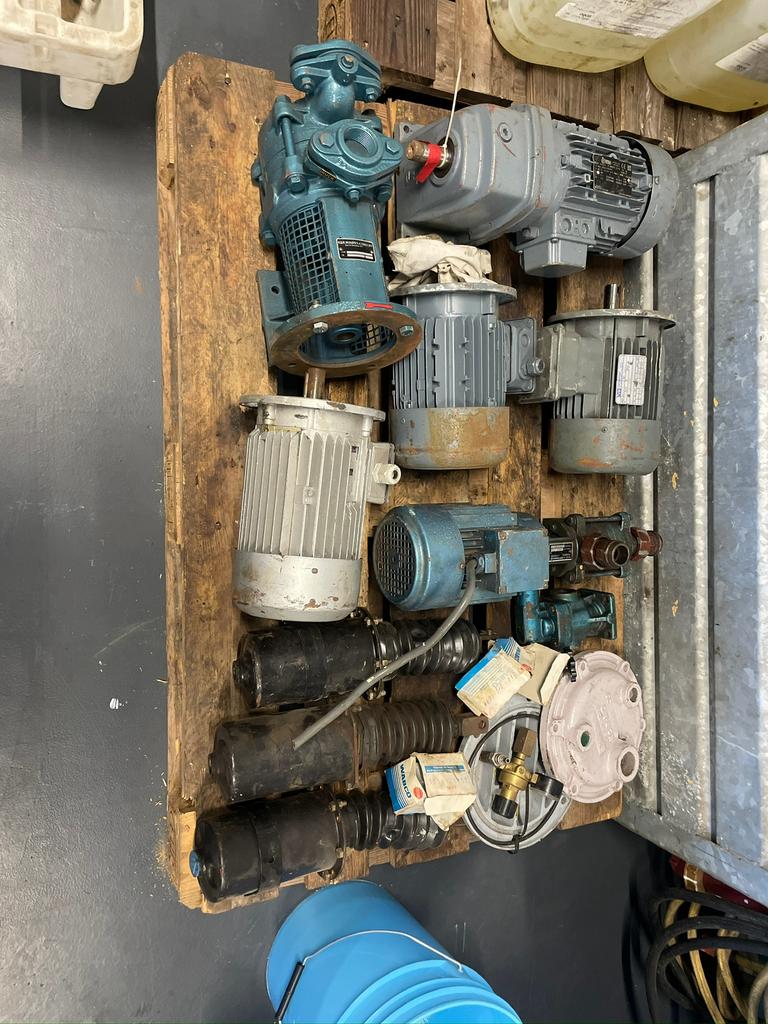 Iemand nog interesse, Ophalen, Zo goed als nieuw, Elektromotor