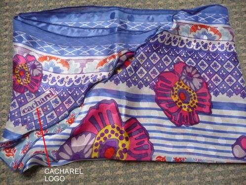 Cacharel Lux Zijden Sjaal Cabriolet hoofddoeken Italy design, Kleding | Dames, Mutsen, Sjaals en Handschoenen, Zo goed als nieuw
