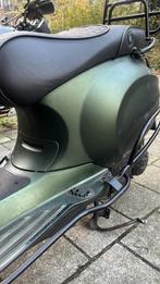 Vespa Sprint 2022 Groen (Schade) 45km, Fietsen en Brommers, Gebruikt, Overige modellen, Ophalen of Verzenden, Benzine