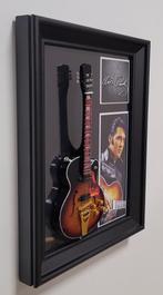 Elvis Presley bruine gitaar lijst met miniatuur gitaar deco, Info@deconoord.nl, Deco Noord, Nieuw, Ophalen of Verzenden