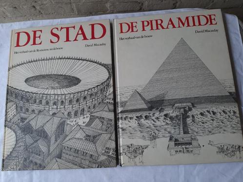 De Stad, De Piramide Davind Macauly, Boeken, Partijen en Verzamelingen, Gelezen, Kunst en Cultuur, Ophalen of Verzenden