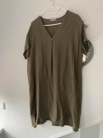 Nieuwe jurken , maat XL. beschikbaar voor biedingen