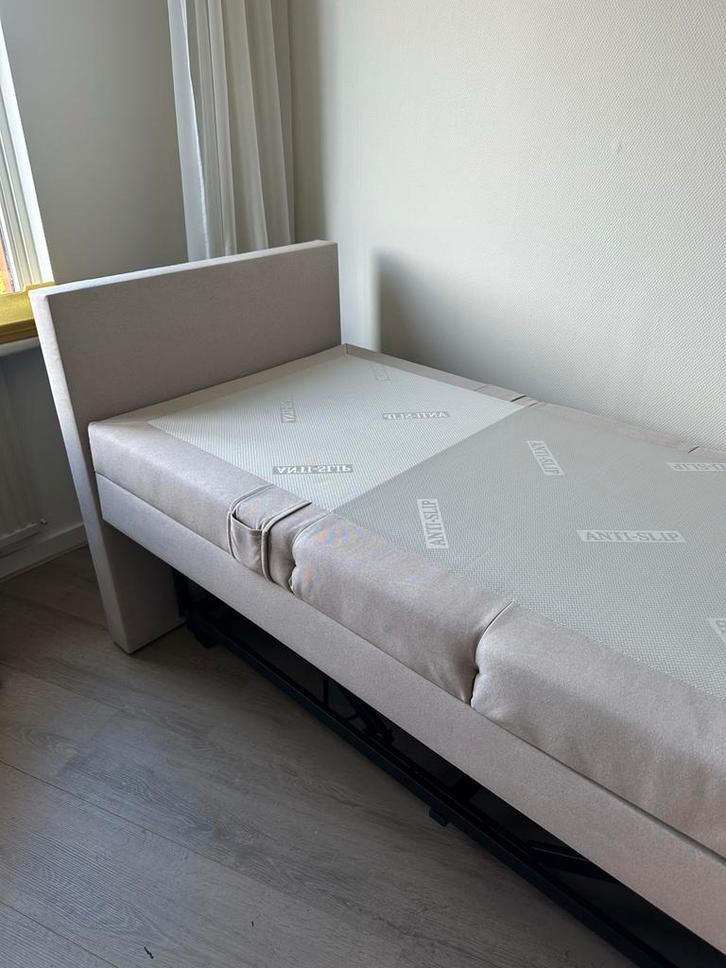 ZGAN Hoog-Laag Senioren Bed - Verstelbaar, Huis en Inrichting, Slaapkamer | Bedden, Gebruikt, Eenpersoons, 90 cm, 200 cm, Stof
