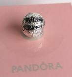 Zilveren Pandora Glinsterende Merry Christmas bal, Pandora, Nieuw, Ophalen of Verzenden, 1 bedel